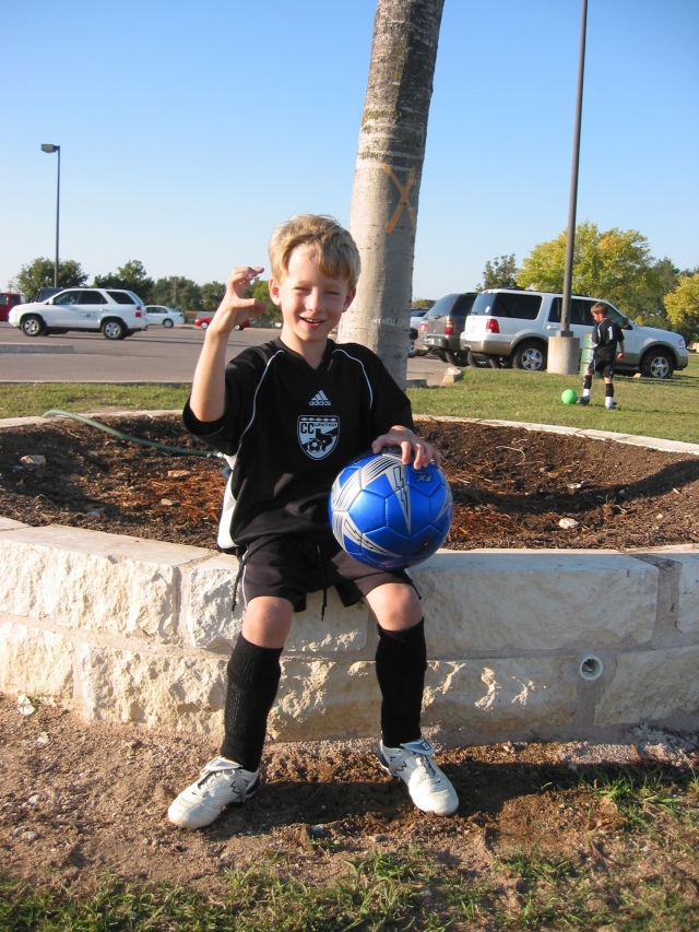 2005/10 October/Soccer Pics/640x480_IMG_2396.JPG